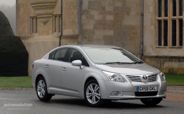 Toyota Avensis Liftback photo 13
