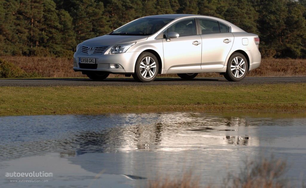 Toyota Avensis Liftback photo 11