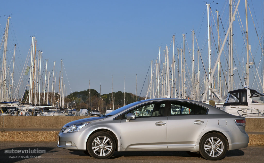 Toyota Avensis Liftback photo 9