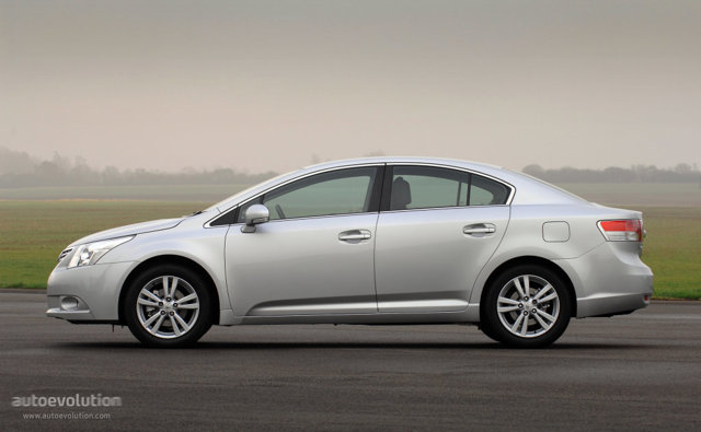 Toyota Avensis Liftback photo 15