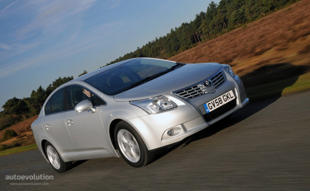 Toyota Avensis Liftback photo 16