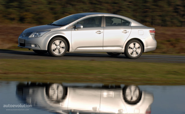 Toyota Avensis Liftback photo 19