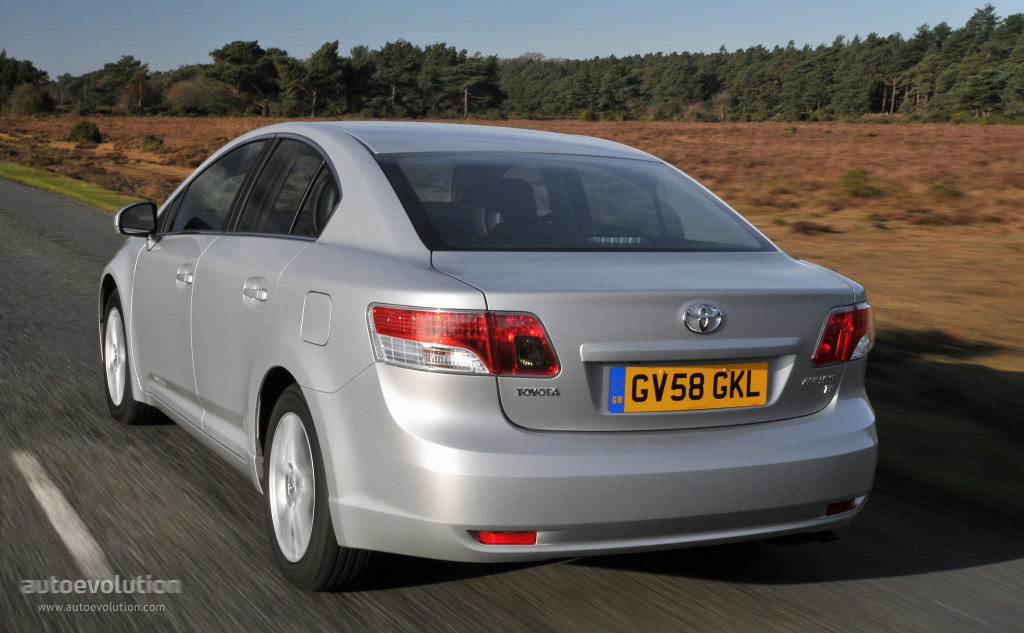 Toyota Avensis Liftback photo 20