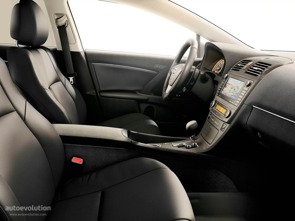 Toyota Avensis Liftback photo 21