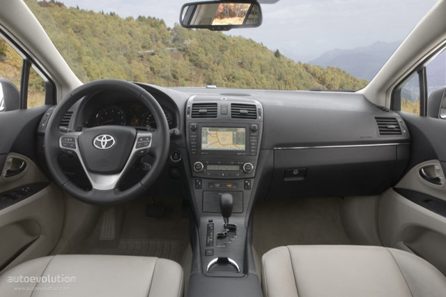 Toyota Avensis Liftback photo 27