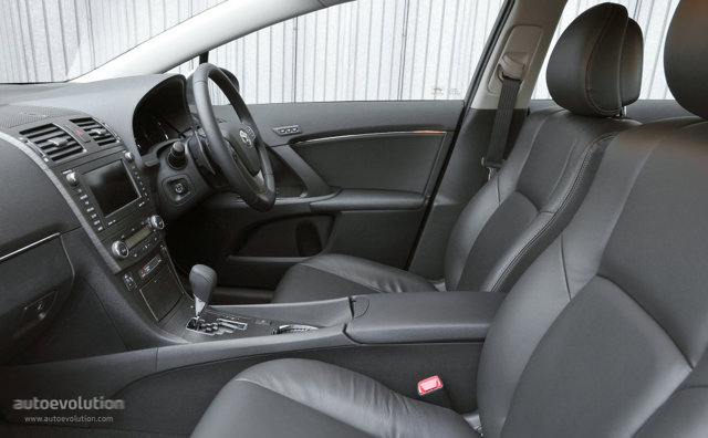 Toyota Avensis Liftback photo 28