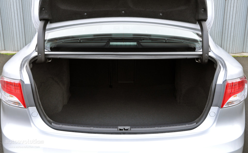 Toyota Avensis Liftback photo 30