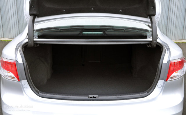 Toyota Avensis Liftback photo 30