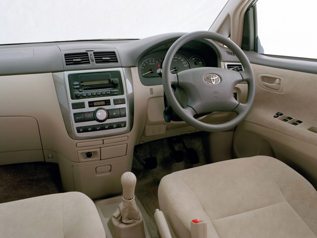 Toyota Avensis Verso photo 42