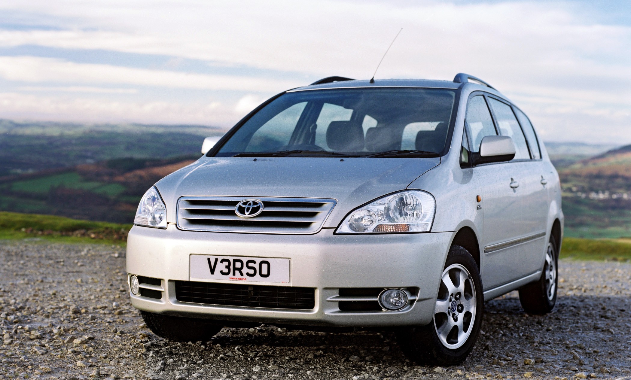 Toyota Avensis Verso photo 8