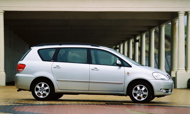 Toyota Avensis Verso photo 10