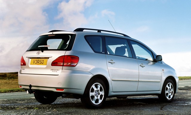 Toyota Avensis Verso photo 12