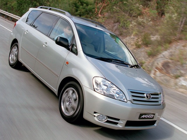 Toyota Avensis Verso photo 13