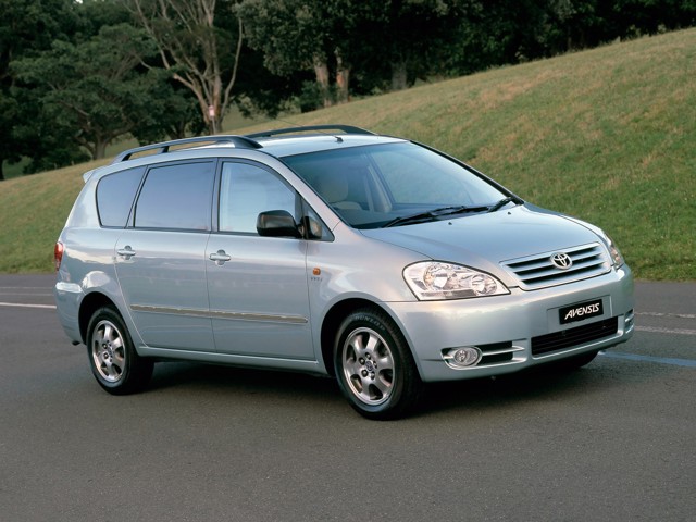 Toyota Avensis Verso photo 16
