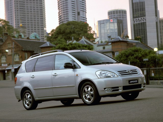 Toyota Avensis Verso photo 17