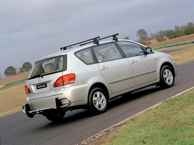 Toyota Avensis Verso photo 18