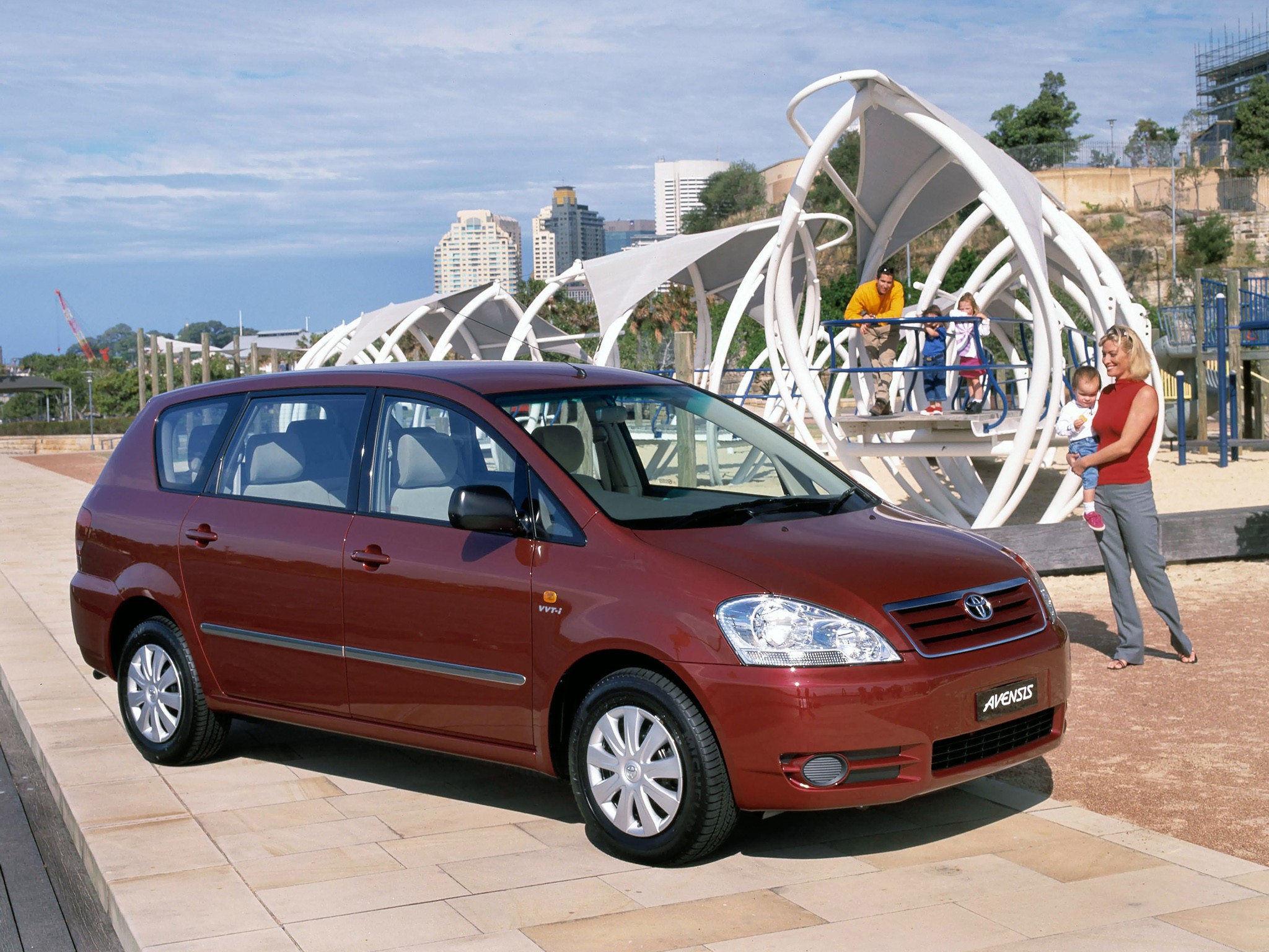 Toyota Avensis Verso photo 21