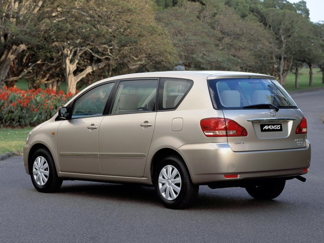 Toyota Avensis Verso photo 23