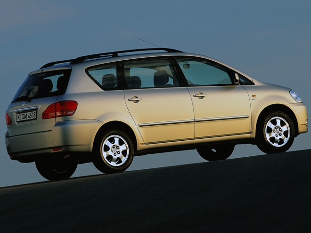 Toyota Avensis Verso photo 25