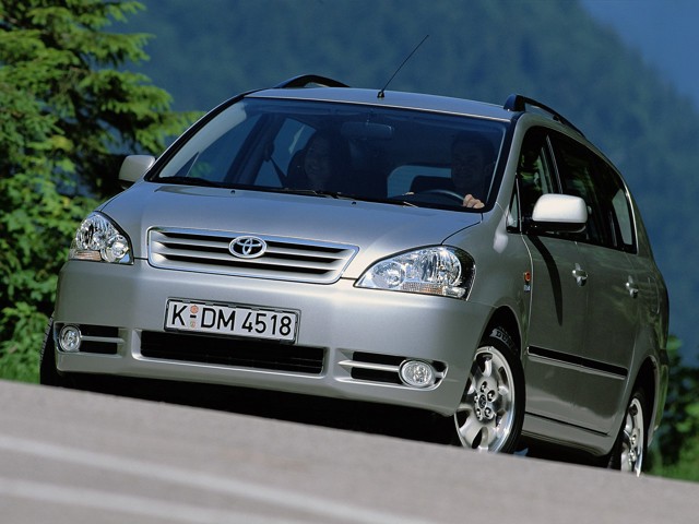 Toyota Avensis Verso photo 27