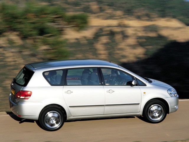 Toyota Avensis Verso photo 33