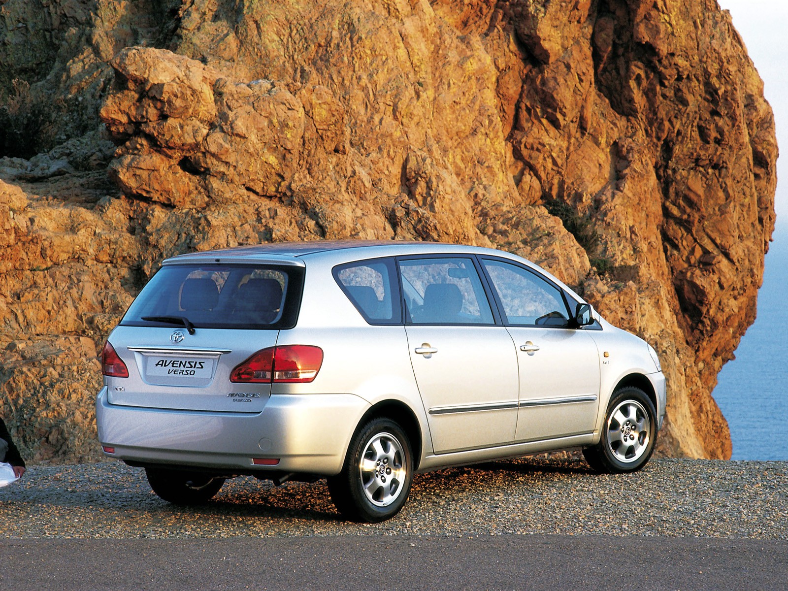 Toyota Avensis Verso photo 35