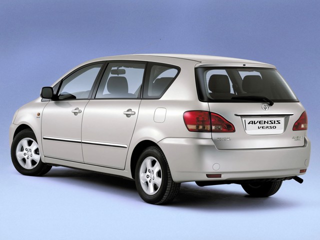 Toyota Avensis Verso photo 38