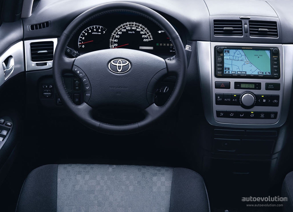 Toyota Avensis Verso photo 39