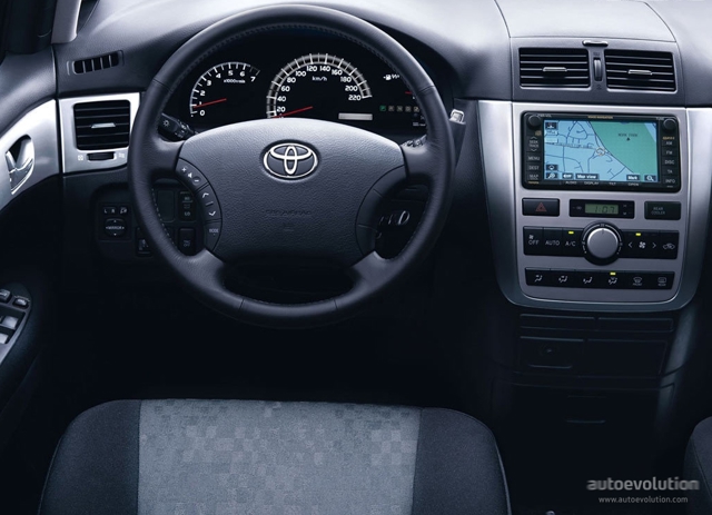 Toyota Avensis Verso photo 39