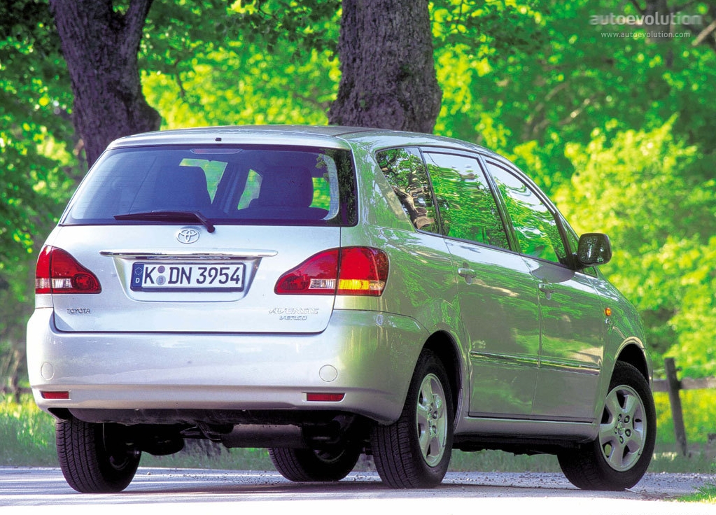 Toyota Avensis Verso photo 2