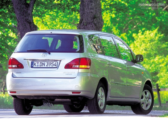 Toyota Avensis Verso photo 2