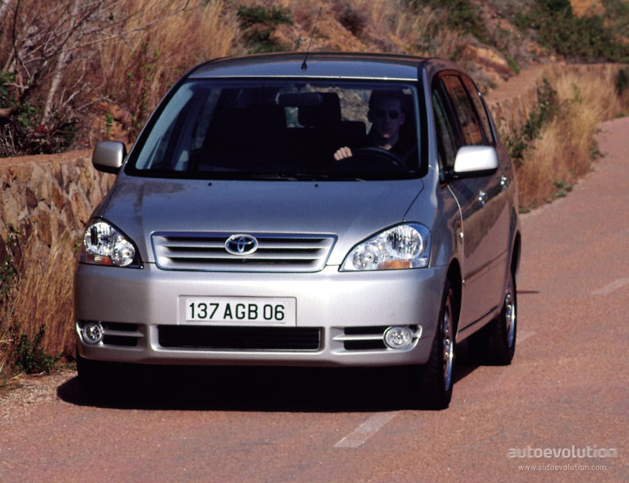 Toyota Avensis Verso photo 5
