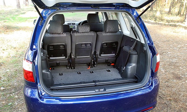 Toyota Avensis Verso foto 43