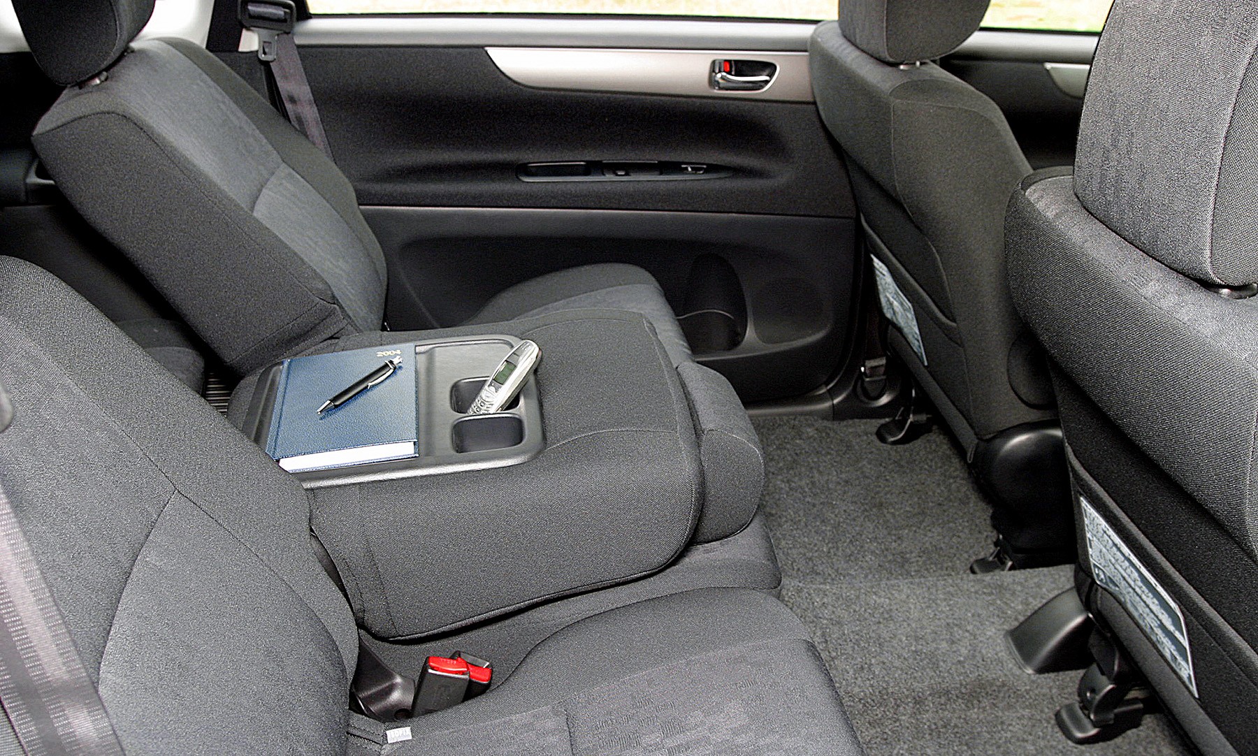 Toyota Avensis Verso photo 44