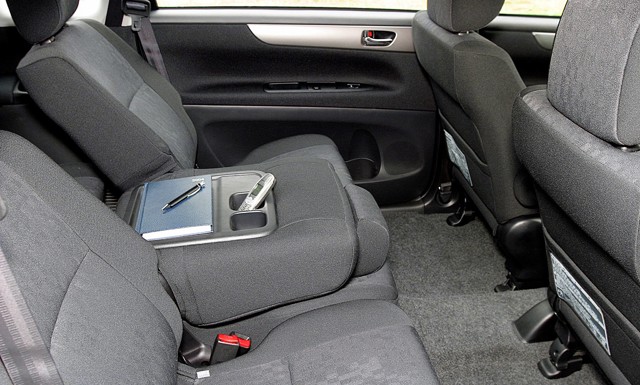 Toyota Avensis Verso foto 44