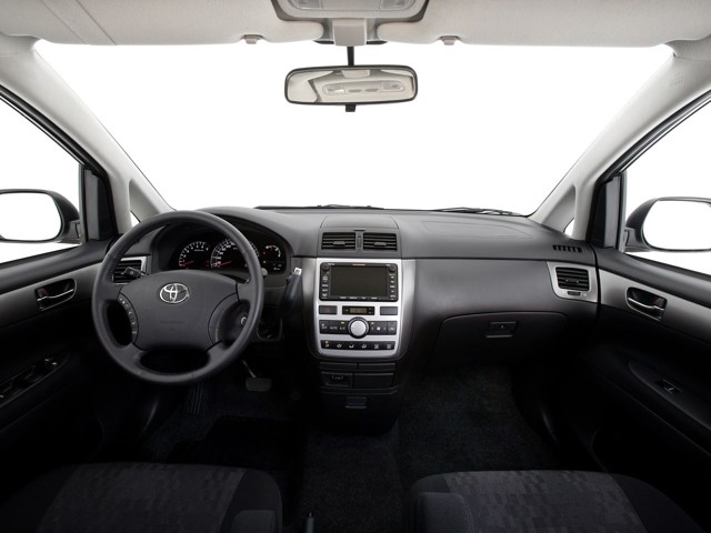Toyota Avensis Verso foto 46