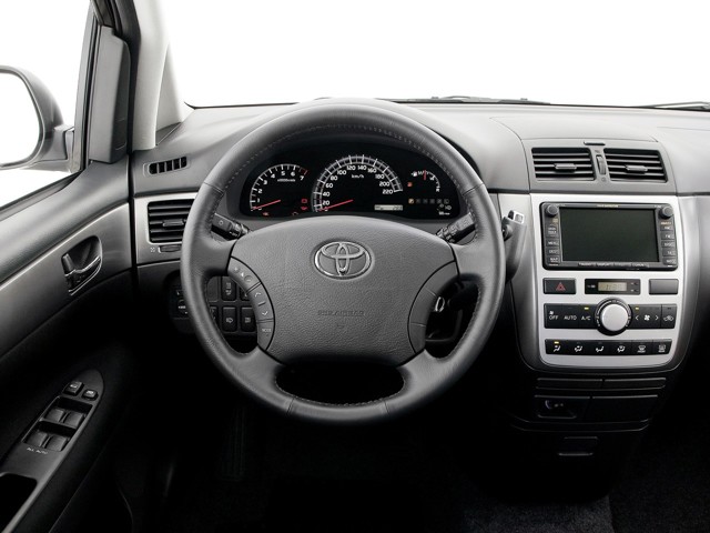 Toyota Avensis Verso foto 48