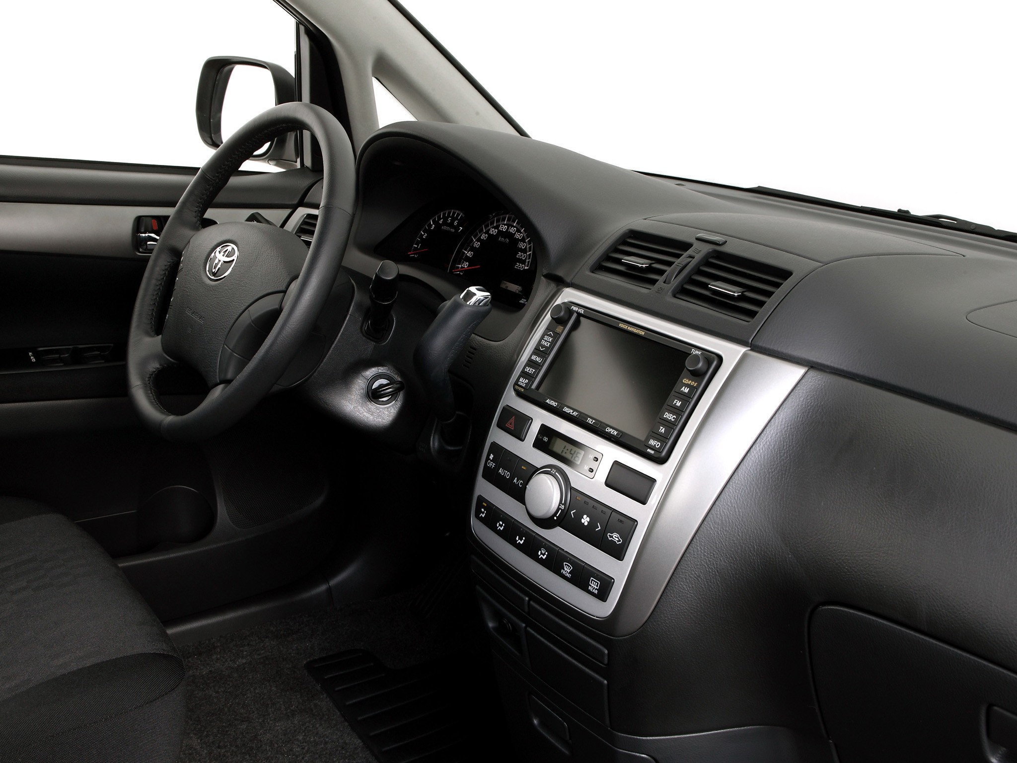 Toyota Avensis Verso photo 49