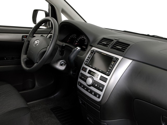 Toyota Avensis Verso foto 49