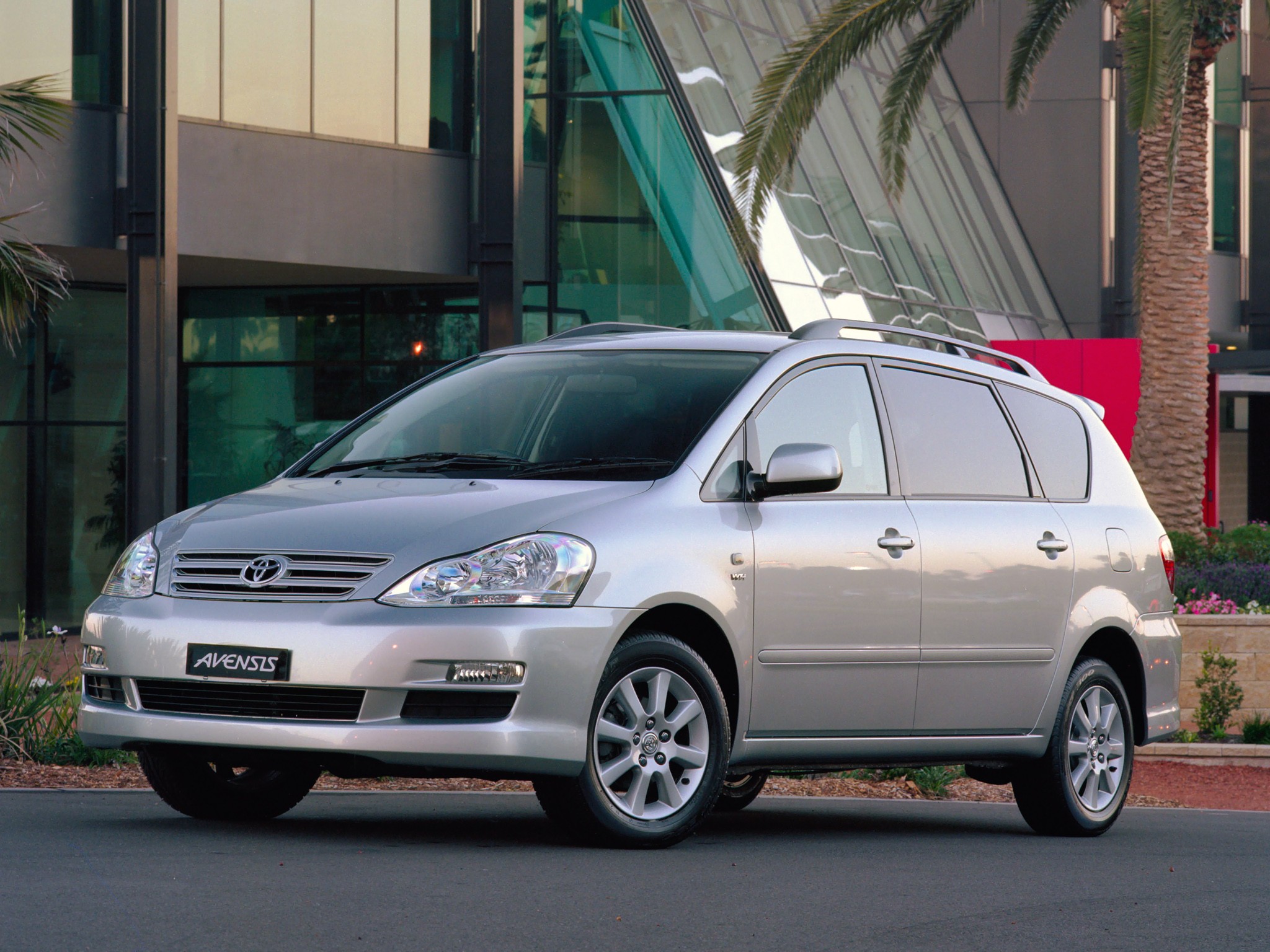 Toyota Avensis Verso photo 7