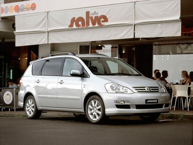 Toyota Avensis Verso foto 8