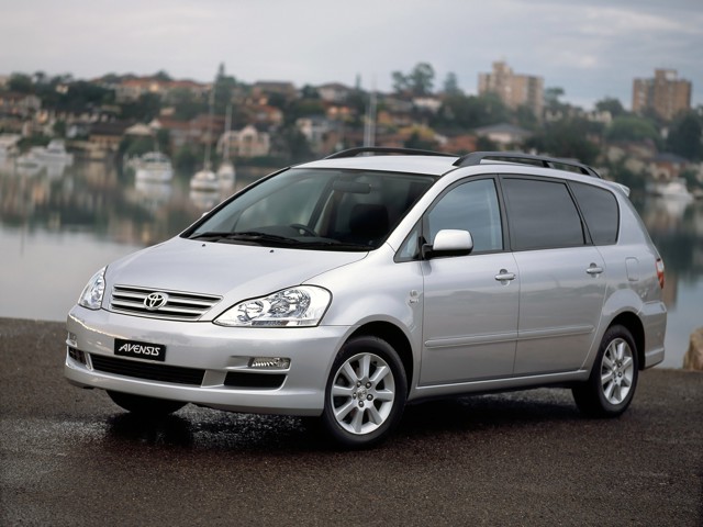 Toyota Avensis Verso foto 9