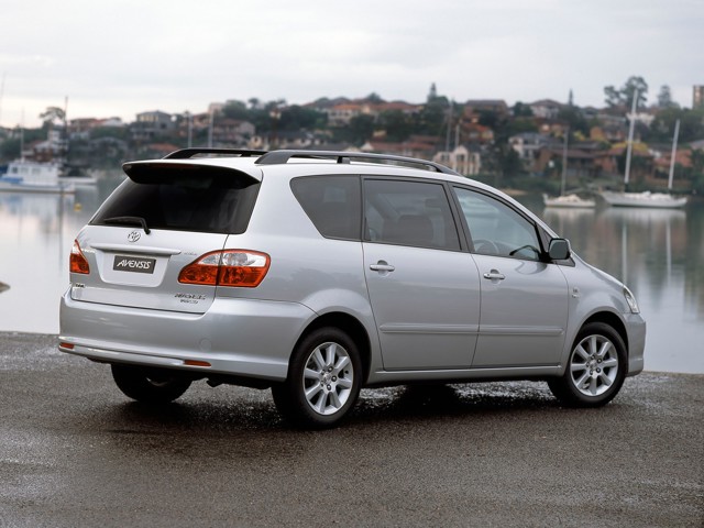 Toyota Avensis Verso foto 10