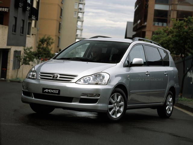 Toyota Avensis Verso foto 11