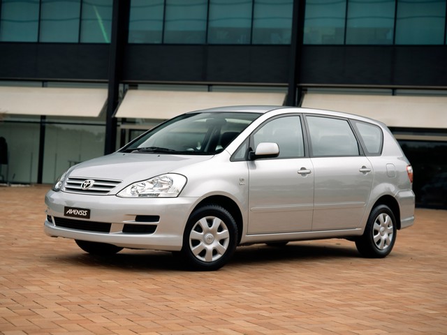 Toyota Avensis Verso foto 12