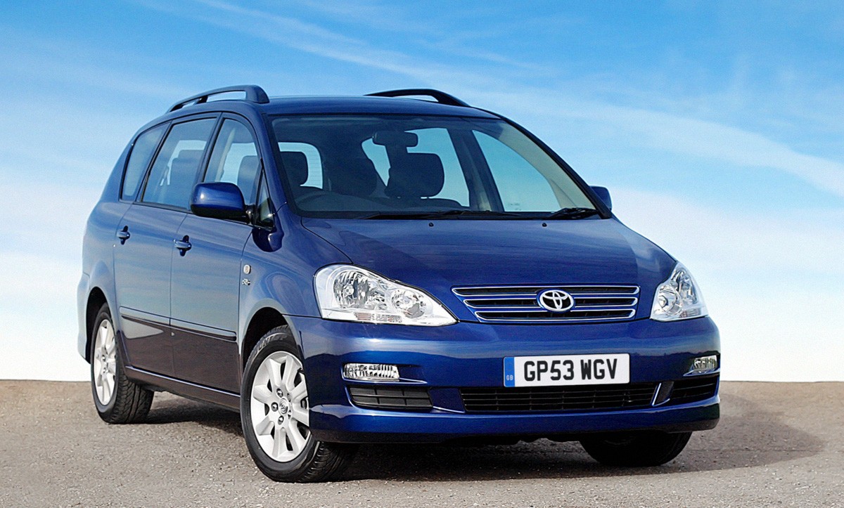 Toyota Avensis Verso photo 14