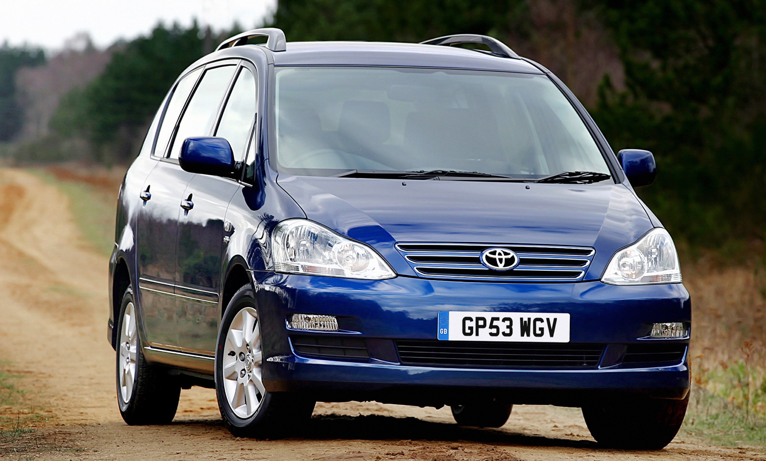 Toyota Avensis Verso photo 15