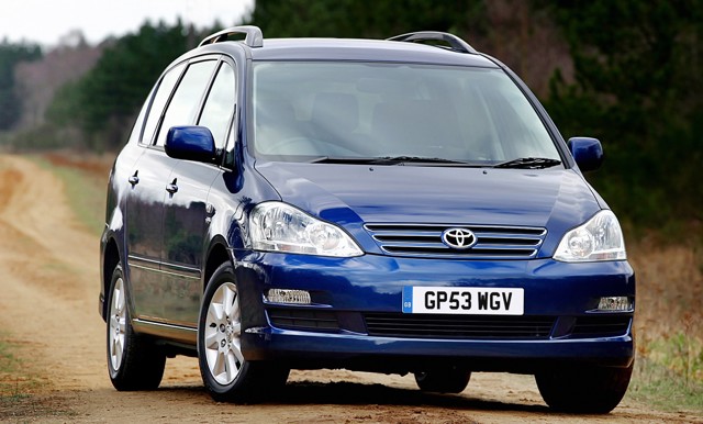 Toyota Avensis Verso foto 15