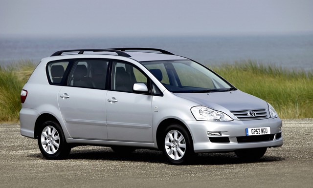 Toyota Avensis Verso foto 16
