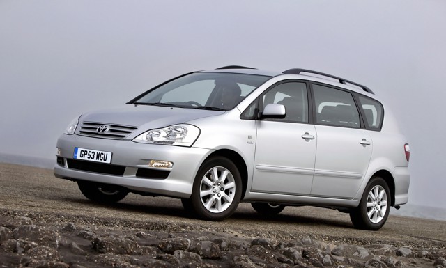 Toyota Avensis Verso foto 17